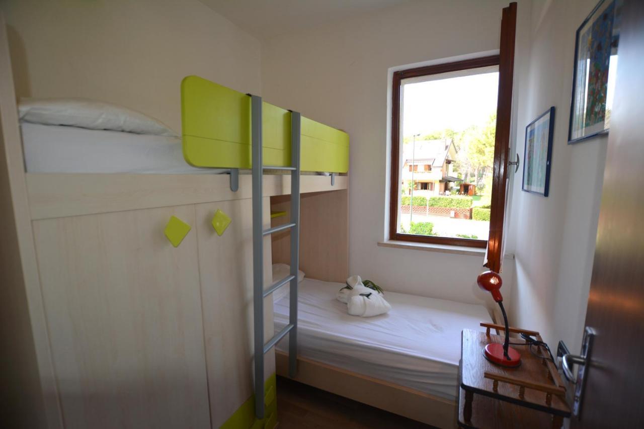 Villa In Lignano Riviera Comfortable Lignano Sabbiadoro Exteriör bild