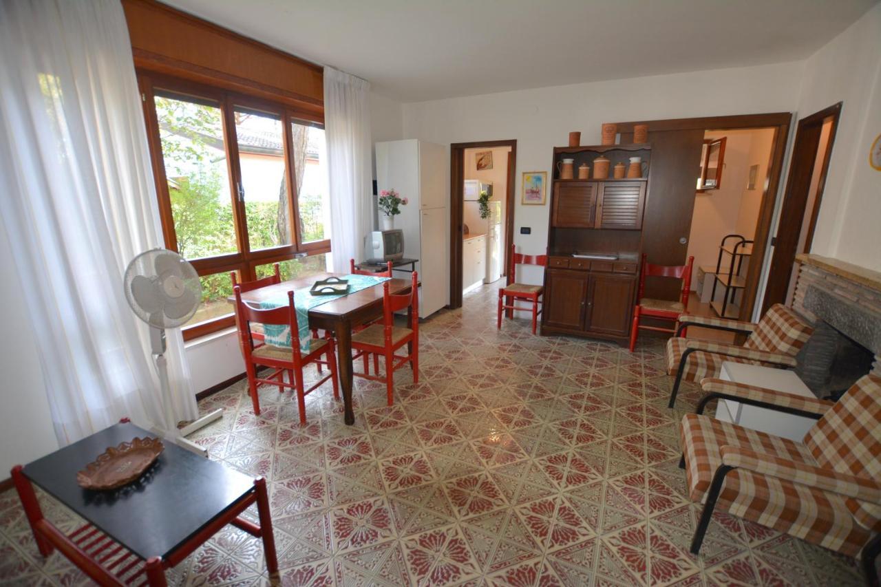 Villa In Lignano Riviera Comfortable Lignano Sabbiadoro Exteriör bild