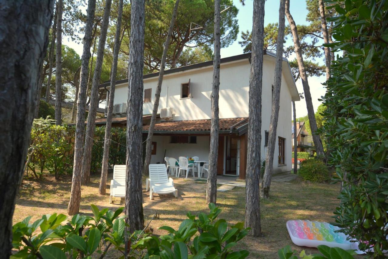 Villa In Lignano Riviera Comfortable Lignano Sabbiadoro Exteriör bild