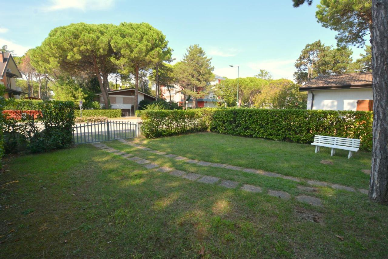 Villa In Lignano Riviera Comfortable Lignano Sabbiadoro Exteriör bild