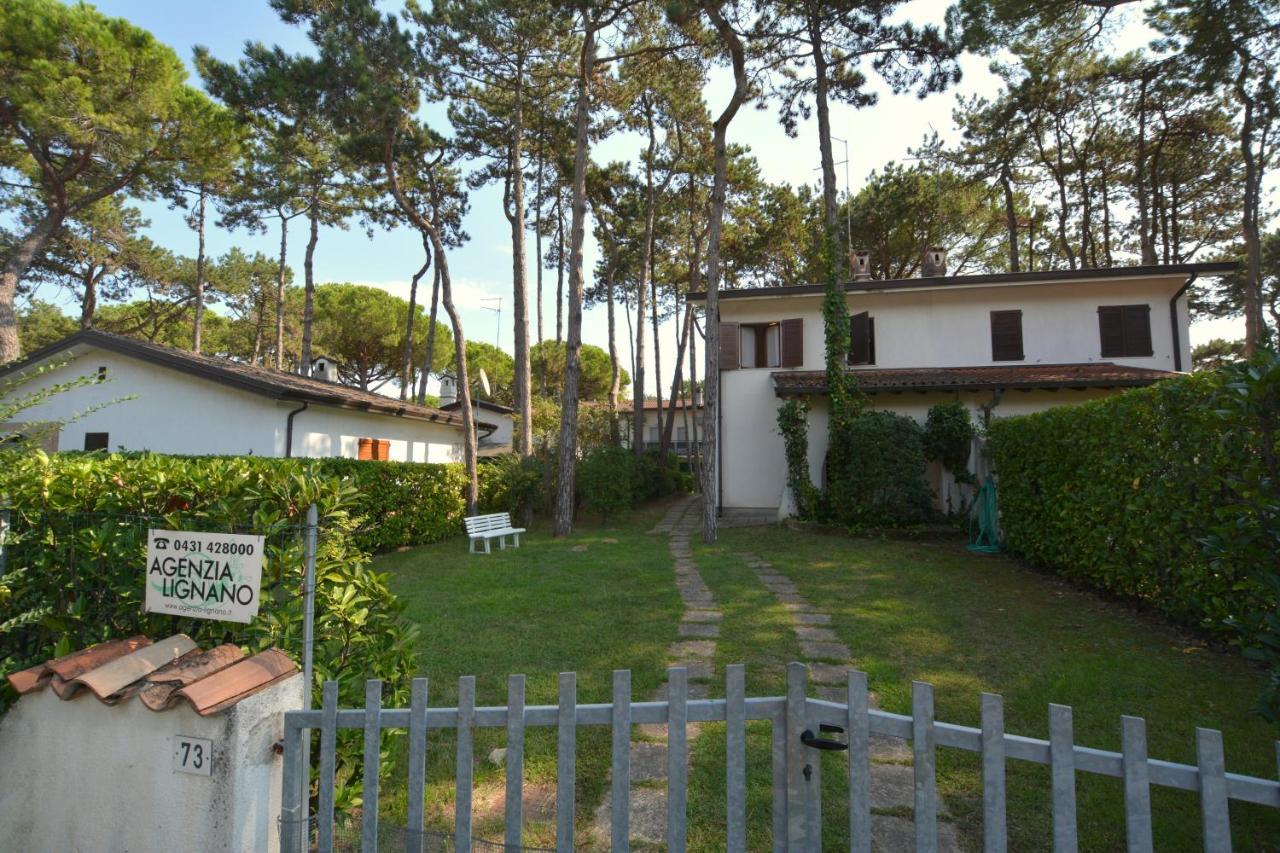 Villa In Lignano Riviera Comfortable Lignano Sabbiadoro Exteriör bild