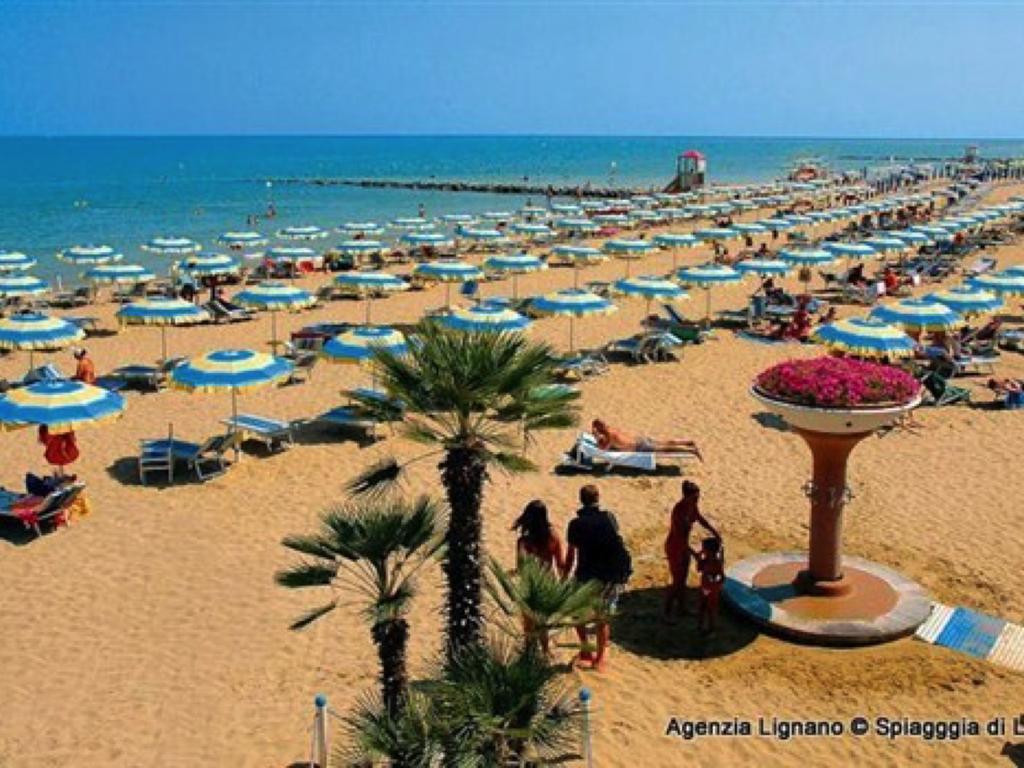 Villa In Lignano Riviera Comfortable Lignano Sabbiadoro Exteriör bild